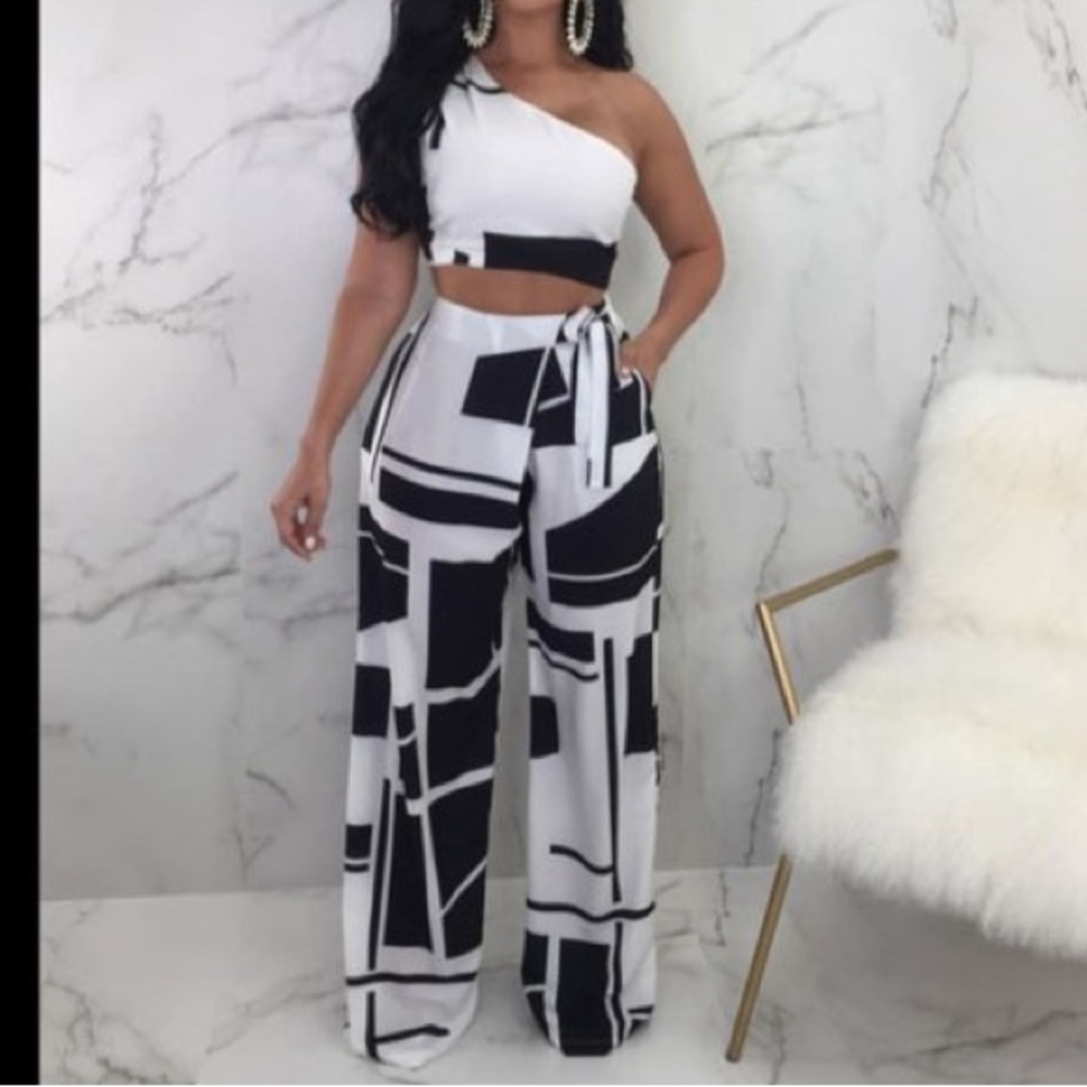 White & Black Cube Print 2 Piece Set